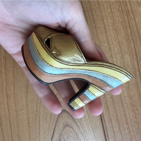 Vintage Just The Right Shoe Collection: Platforms - Picture 2 of 10